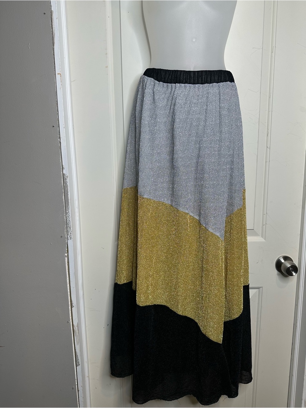 Boutique glittery pleated skirt
